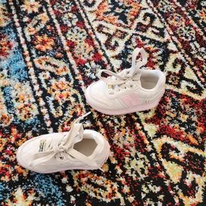 beautiful sneaker shoes size 20.5 baby girl